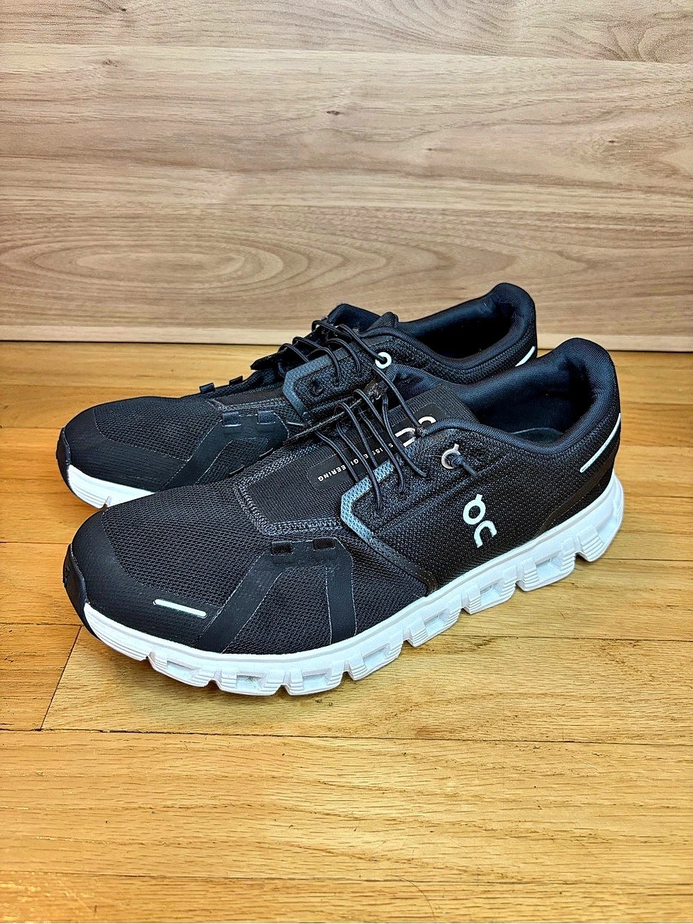 On Cloud 6 Men's Sneakers in Black / White - Size 10.5